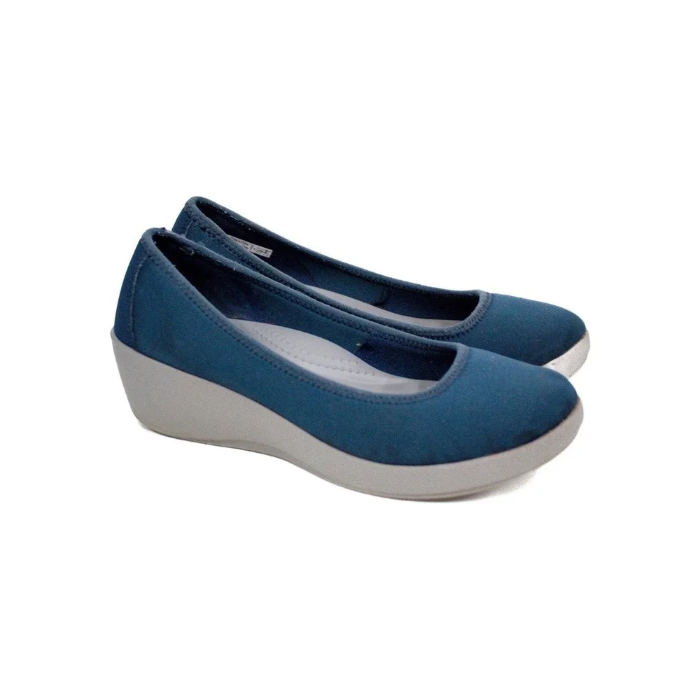 Crocs Iconic Busy Day Low Wedge Women's Size 7 Comfort Shoes—Casual Chic